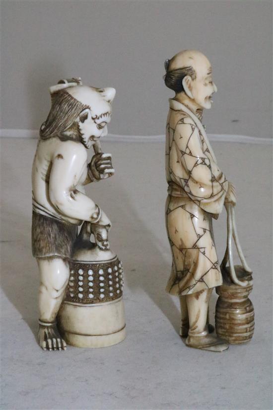 Two Japanese ivory figures, Meiji period, 10.3cm